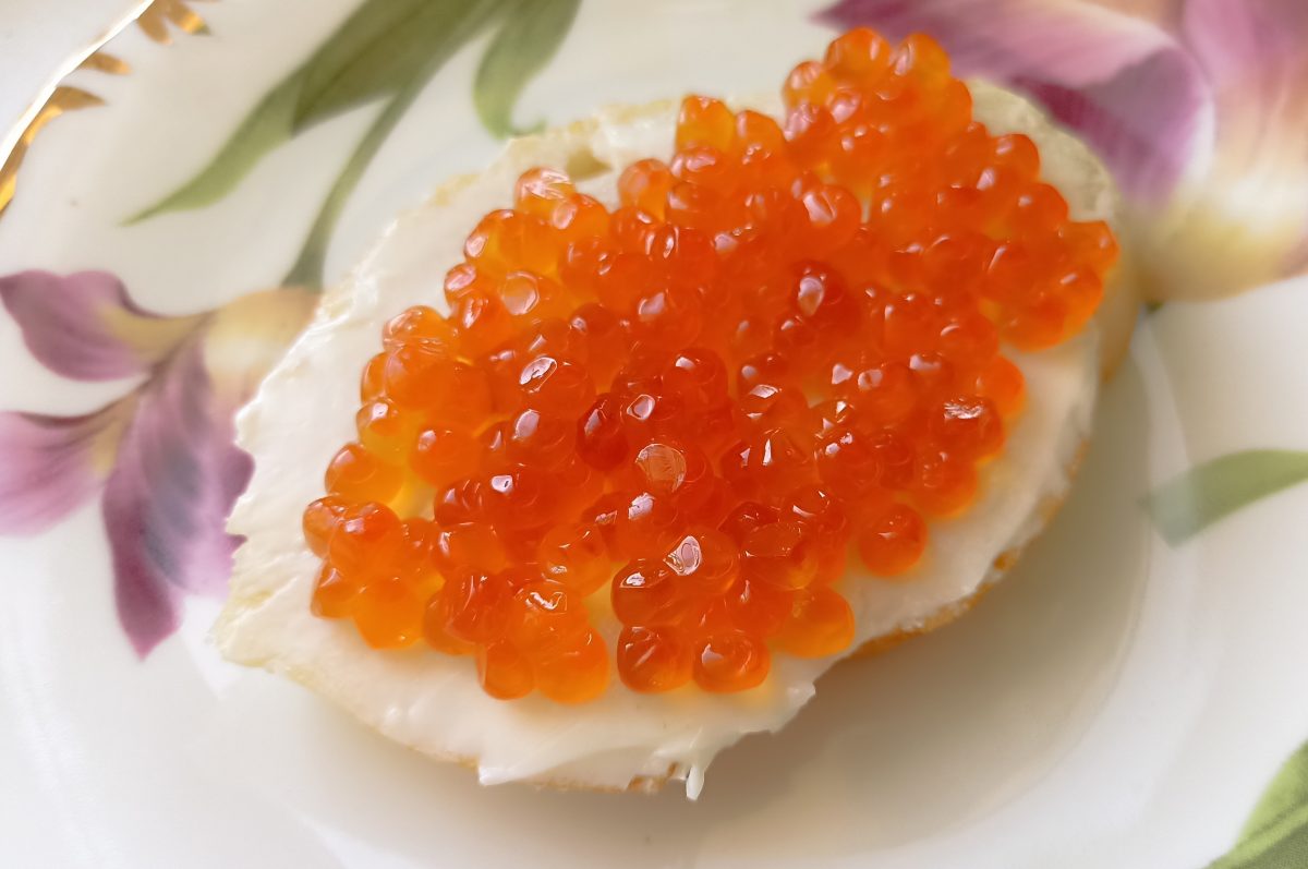 Нижегородцам рассказали, когда и где лучше покупать икру к Новому году